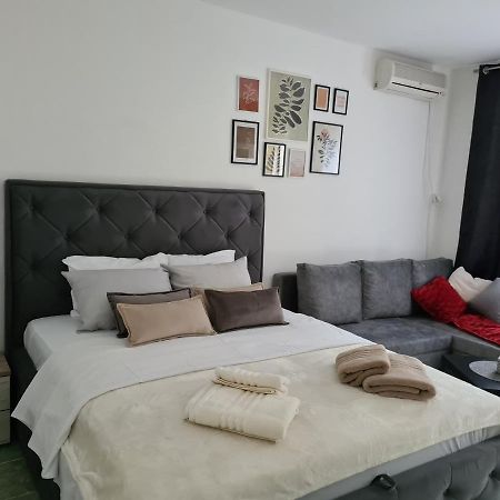 Апартаменти Apartman Rosemary Светі-Стефан Екстер'єр фото